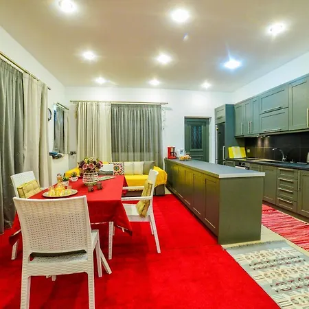 Giorgo's Luxury *