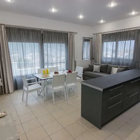 Giorgo's Luxury *